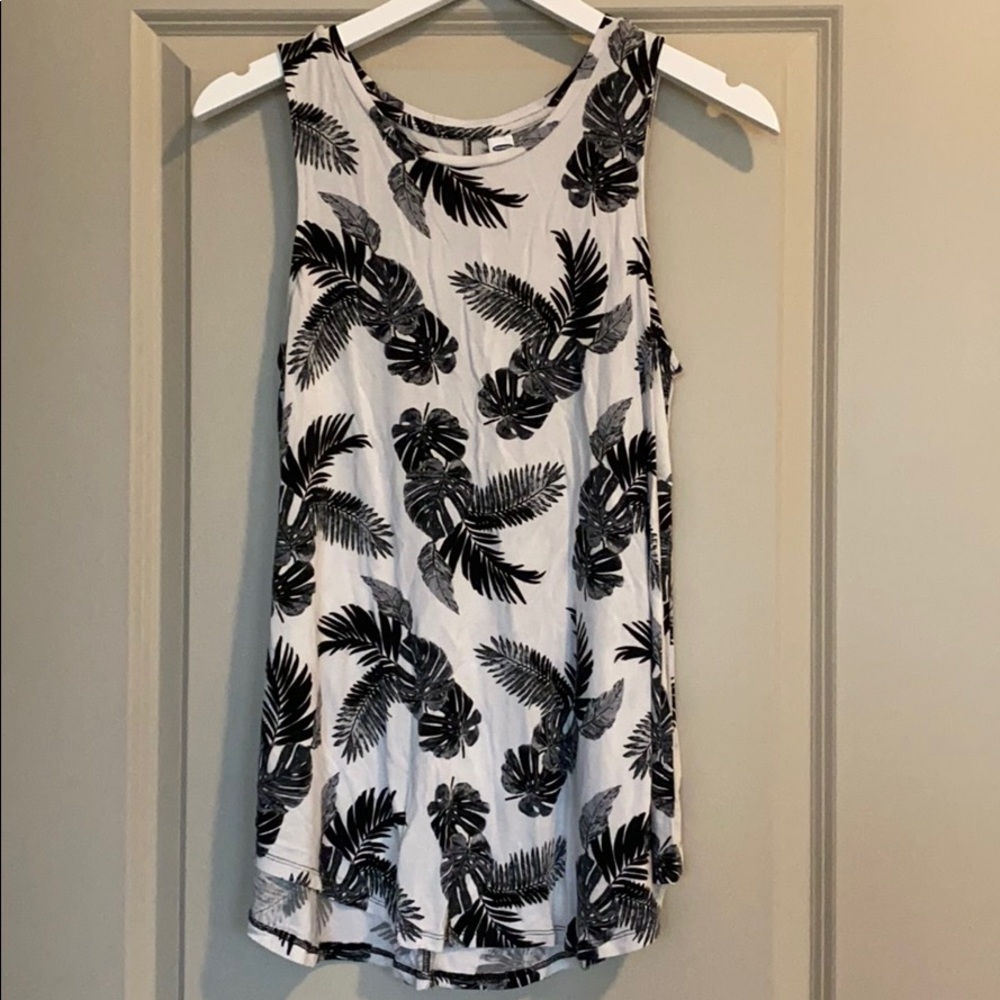 Black and white palm leaf patterned tank top